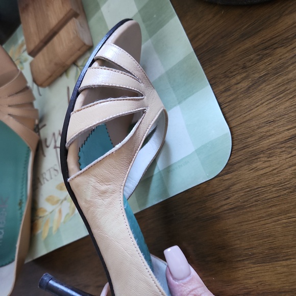 MICHELLE.K  heels size 8 1/2 - Picture 8 of 11